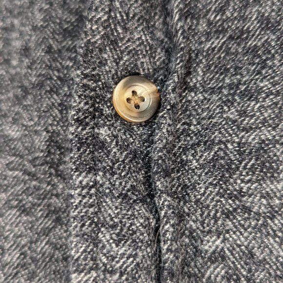 On the Byas Mens XL Button Down Cotton Shirt EUC Dark Blue Pattern Breast Pocket - Picture 7 of 8